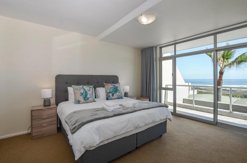 To Let 3 Bedroom Property for Rent in Dolphin Beach Western Cape